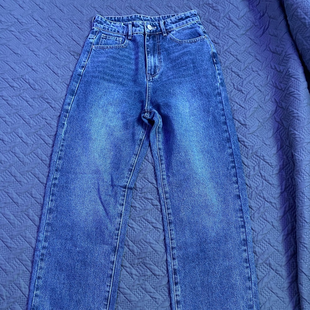 Blue oversized mom jeans